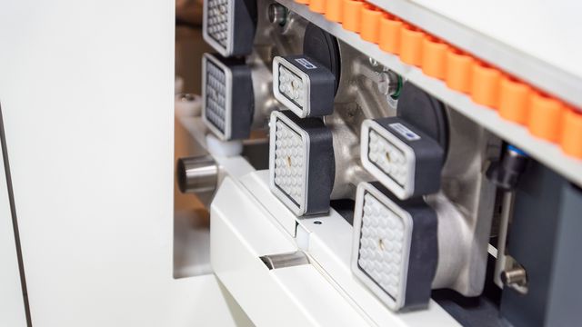 Tight hold at all times You can change over your EVOLUTION machine for use on special materials within the shortest possible time.